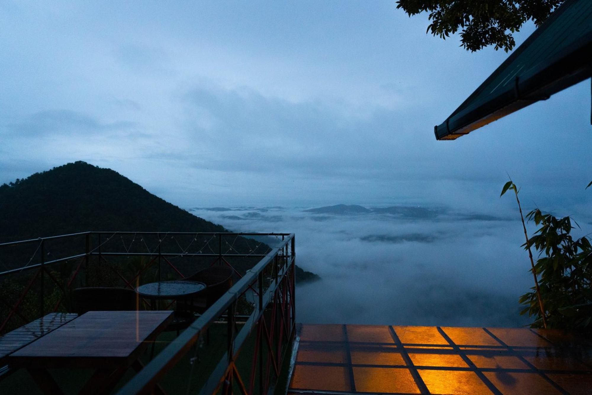 Mount Stratus Resort Vayalada Balussery Exteriör bild