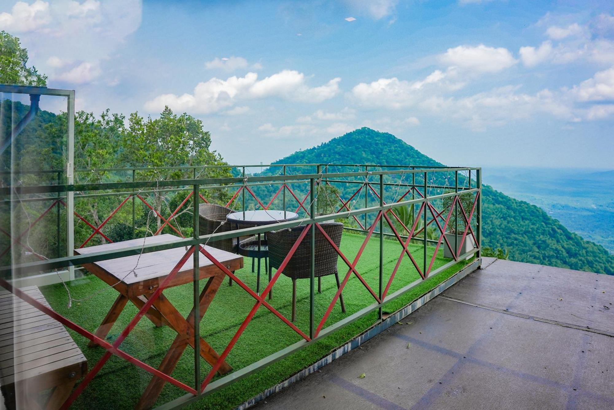 Mount Stratus Resort Vayalada Balussery Exteriör bild